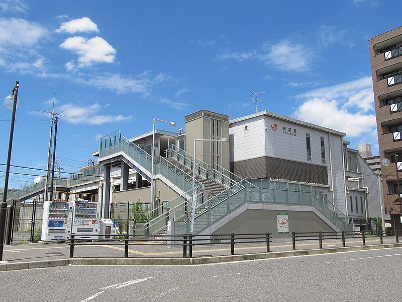 File:Kyōwa Station-Building.jpg