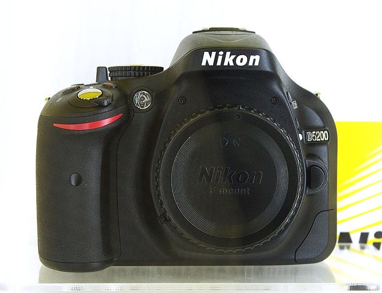 File:Nikon D5200 01.jpg