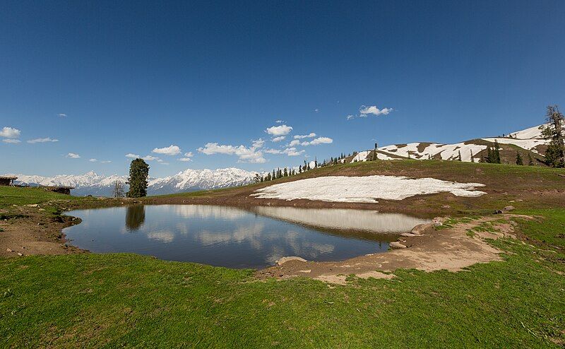 File:Paaye Lake.jpg