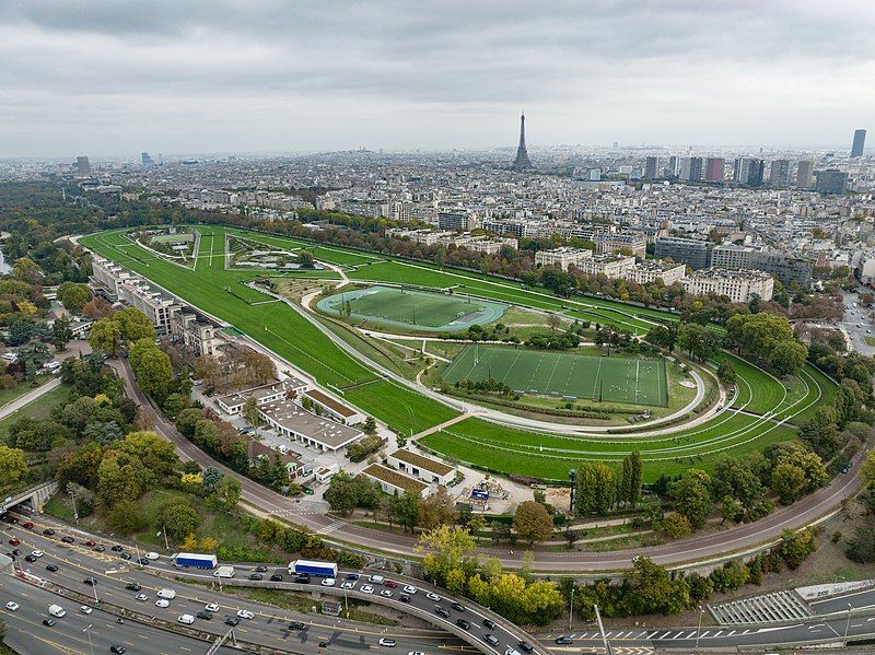 File:Paris Hippodrome d'Auteuil.jpg