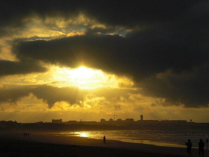 File:Peniche beach 3.jpg