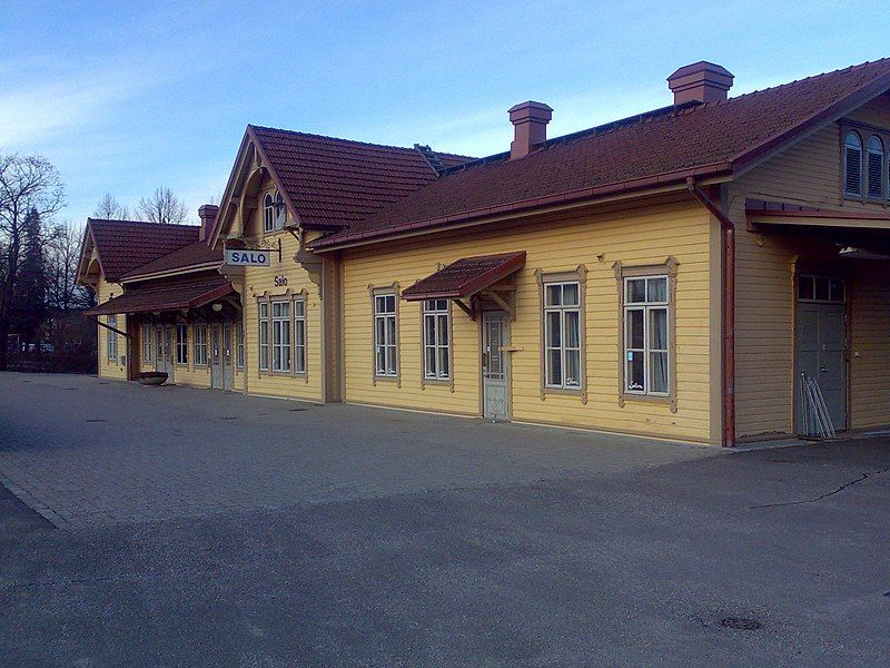 File:Salorailwaystation1.jpg