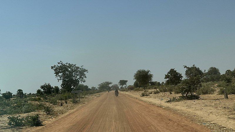 File:Sarkin Yamma road.jpg