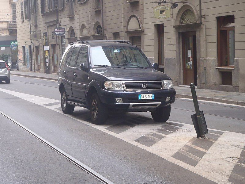 File:Tata Safari (39090367664).jpg