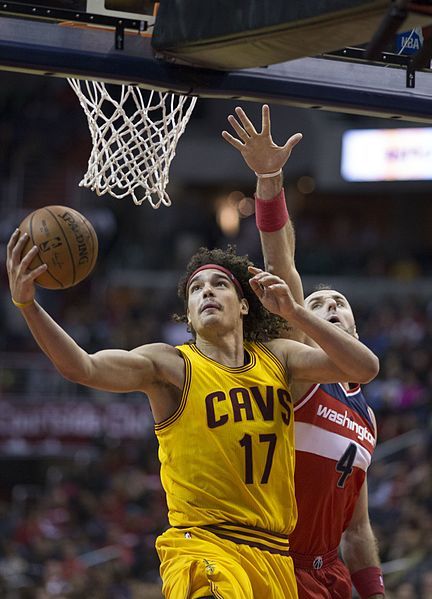 File:Varejao 2014.jpg