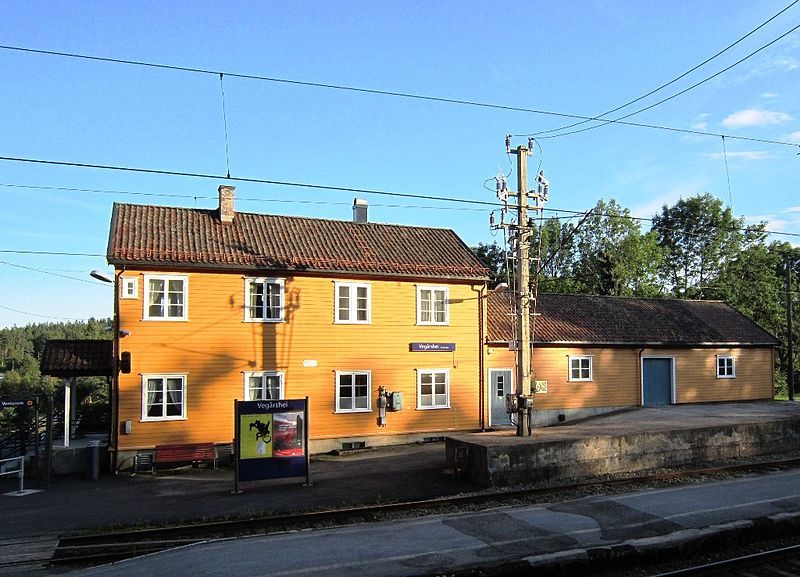 File:Vegårshei stasjon.jpg