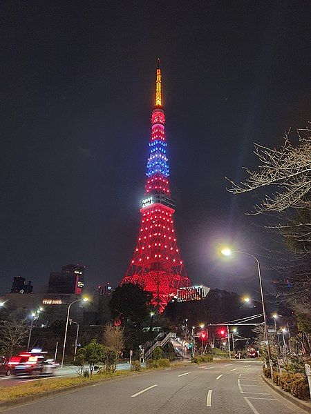 File:1月3日(日)は東京タワーを台湾色にライトアップ 2.jpg