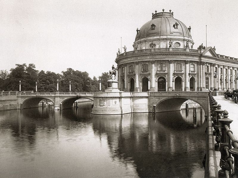 File:1905 Kaiser-Friedrich-Museum Monbijoubruecke.jpg