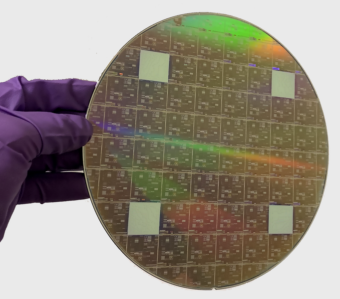 File:200mm Si Wafer.png