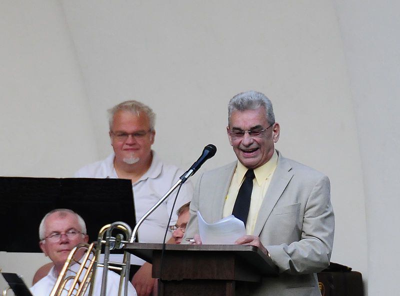 File:2010Aug5-EdThompson@SargeBoydBandshell.jpg