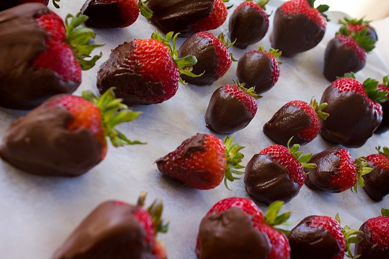 File:20110703-13-chocolate strawberries (5972300405).jpg