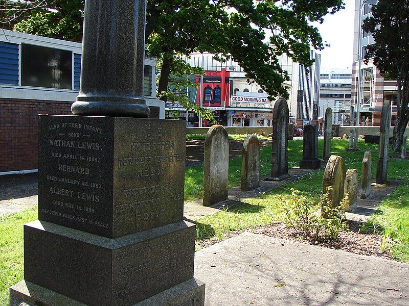 File:Aucklandjewishcemetary.JPG