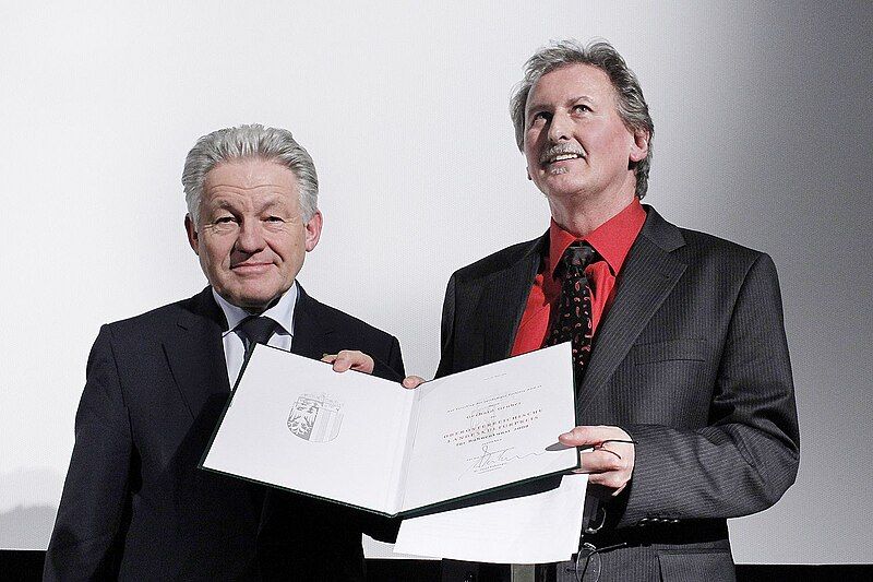 File:Buehnenkunstpreis2008.jpg