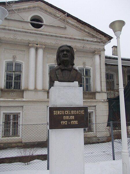 File:Bust Celibidache.jpg