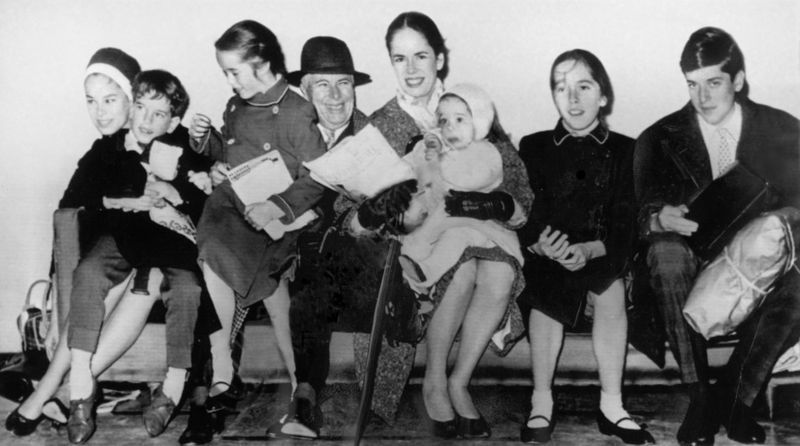 File:Chaplin family 1961.jpg