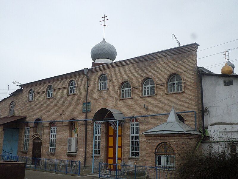 File:Church in Yangiyol,.JPG