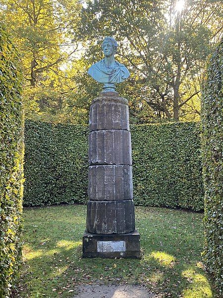 File:Column front.jpg