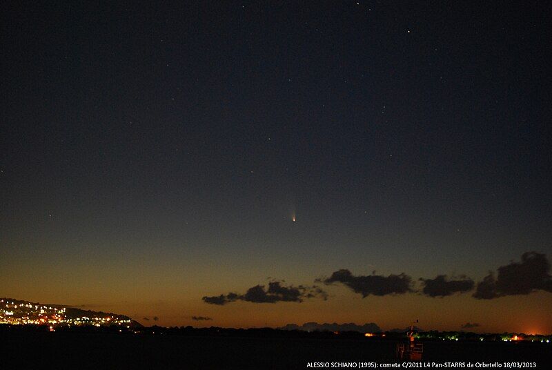 File:Comet Pan-STARRS.JPG