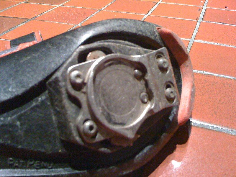 File:Coombe shoe cleat.jpg