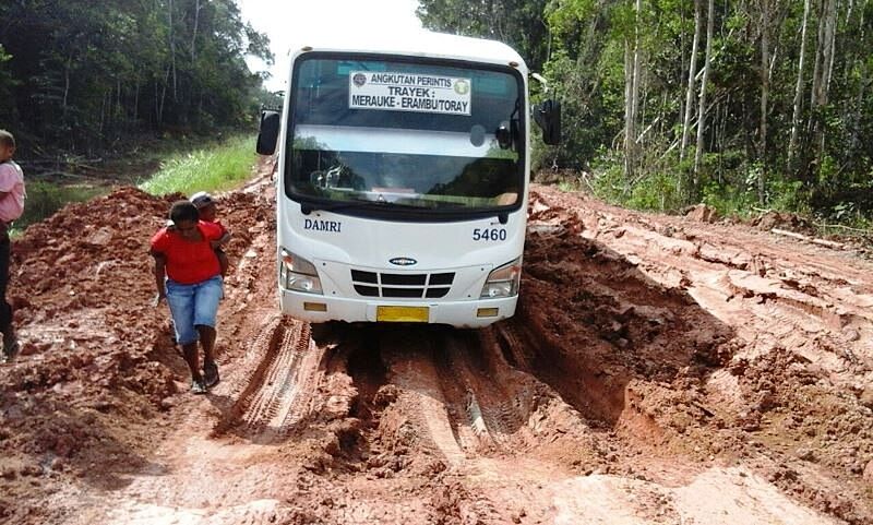 File:Damri Bus Merauke.jpg