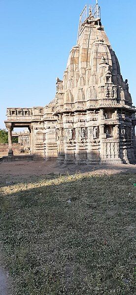 File:Jain Temple, Pavagadh.jpg