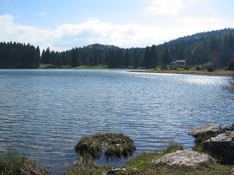 File:Lac Genin1.JPG