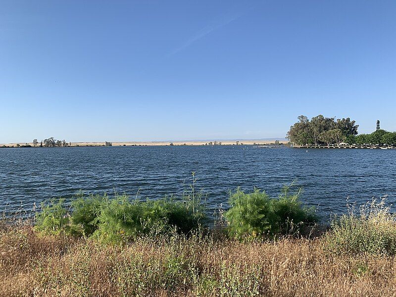 File:Lake Yosemite (Merced).jpg