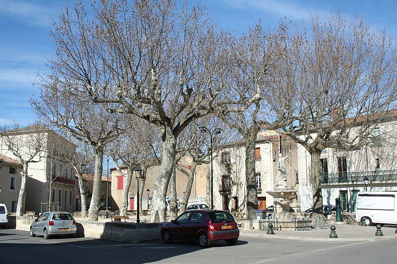 File:Lieuran-les-Beziers place.JPG