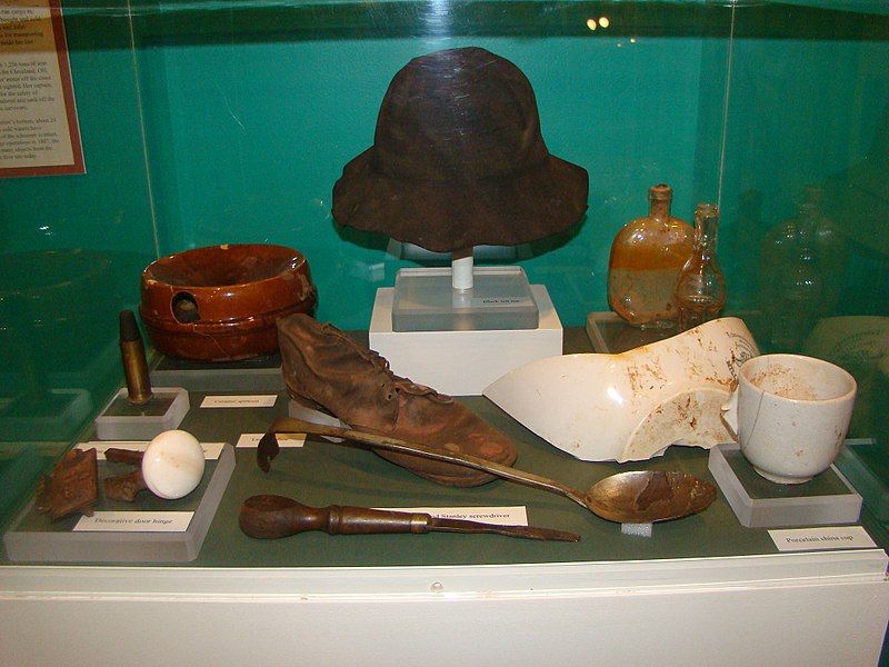 File:Lucerne Shipwreck items.jpg