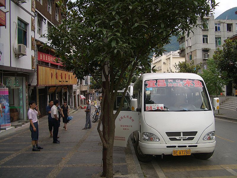 File:Muyu-Yichang-shuttle-bus-5483.jpg