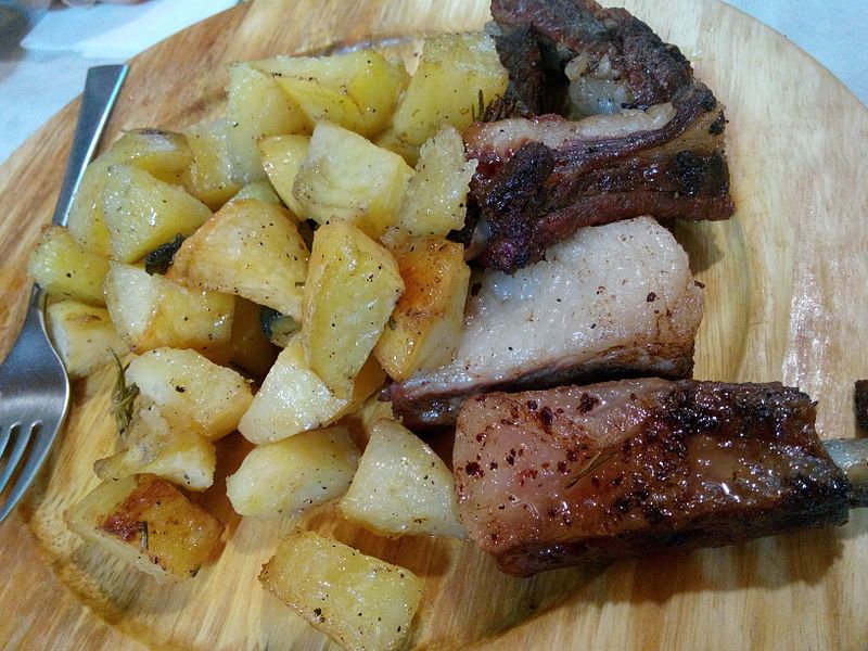 File:Roast with potatoes.jpg