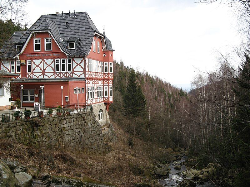 File:Steinerne Renne, Waldgasthaus.jpg