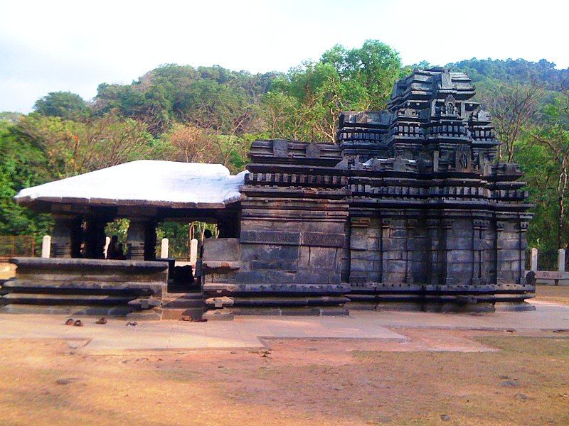 File:Tambdi Surla Mandir.jpg