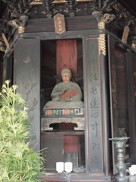 File:Tochōji-Rokkakudo-internal-tabernacle.jpg