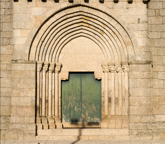 Travanca Monastery has a pointed arch portal, a feature that would later be developed in Gothic architecture.