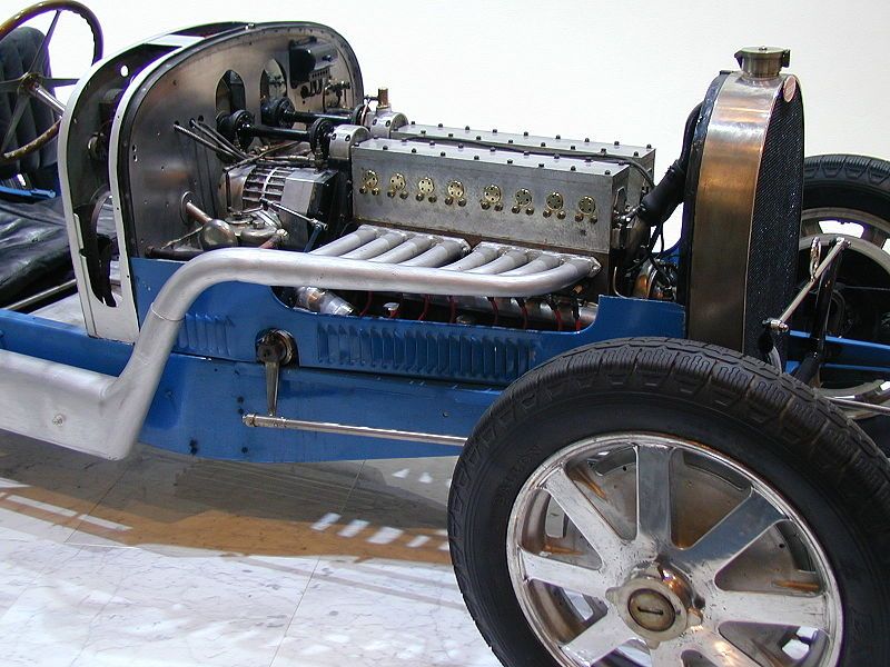 File:Bugatti old engine.JPG