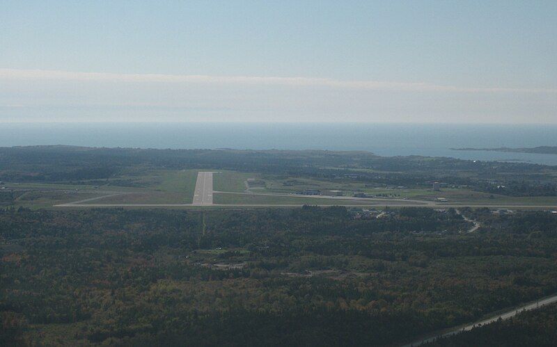 File:CYQI Rwy24.jpg