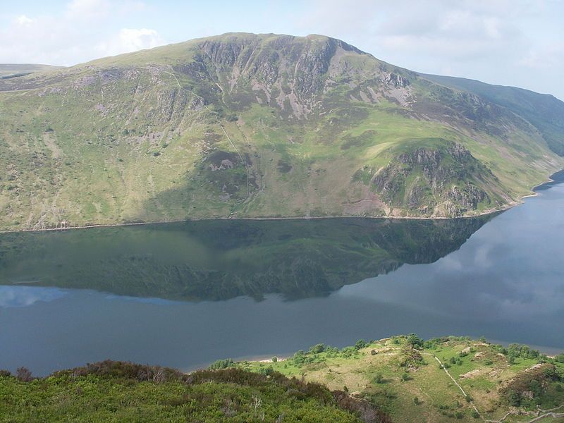 File:Crag Fell Reflection.JPG