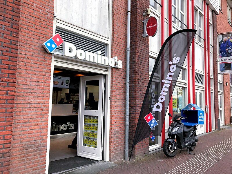 File:Dominos Pizza Nieuw-Vennep.jpg