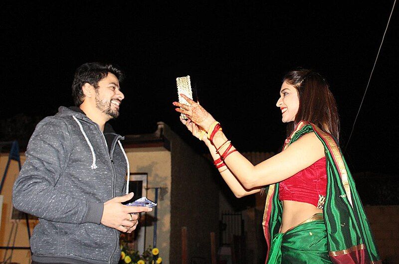 File:Karwachauth.jpg