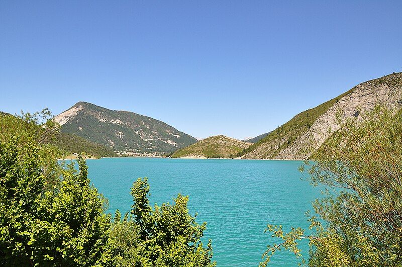 File:Lac de Saint-André-les-Alpes.jpg