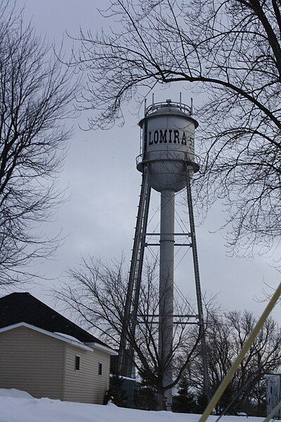 File:LomiraWisconsinWaterTower.jpg