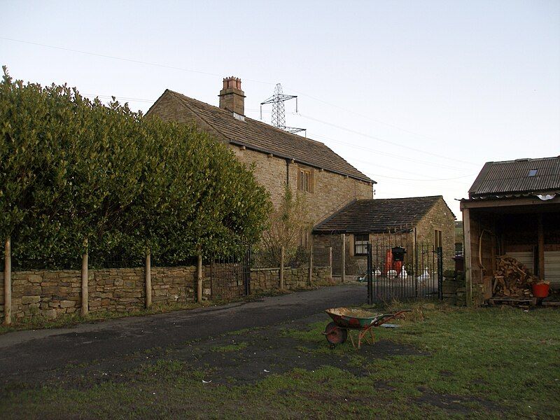 File:Lower Micklehurst Farm.jpg