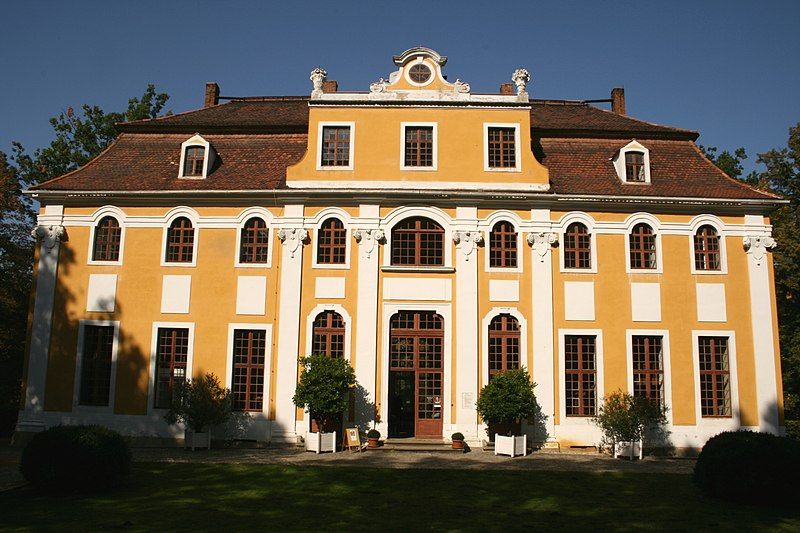 File:Neschwitz Castle.jpg