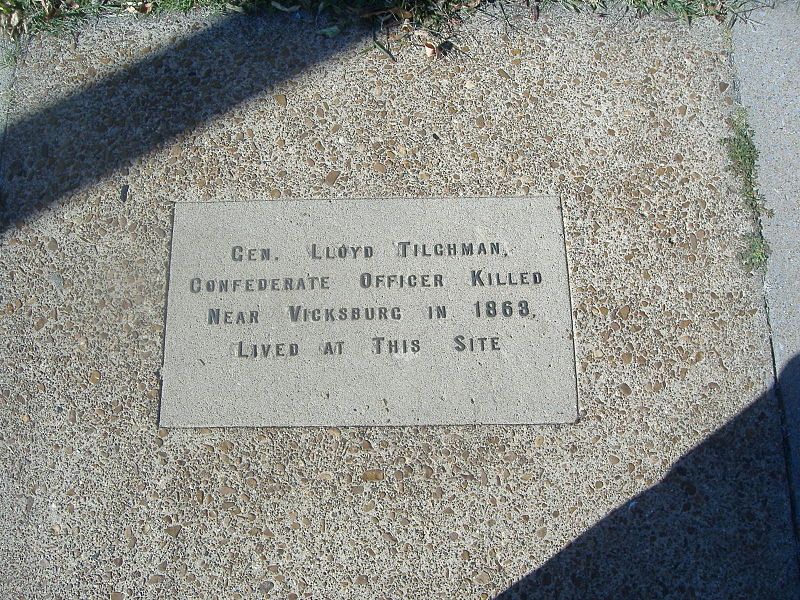 File:Tilghman House sidewalk.JPG