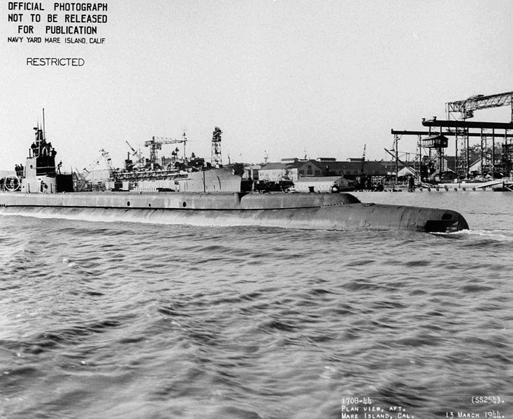 File:USS Gunnel (SS-253).jpg