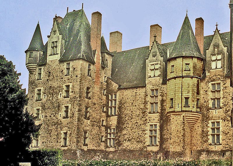 File:49-Baugé-château-nord.jpg