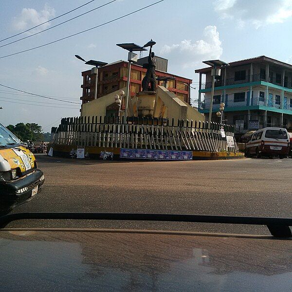 File:Amawbia Roundabout.jpg