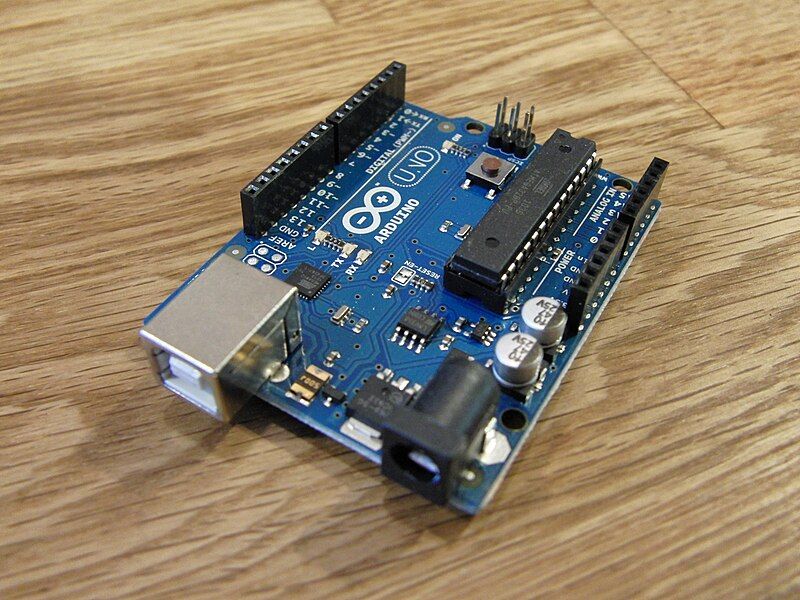 File:Arduino-uno-perspective.jpg