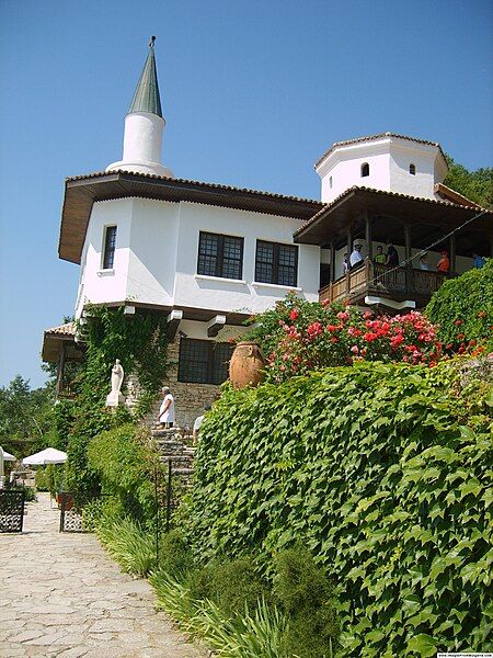 File:Balchik Palace ifb.JPG